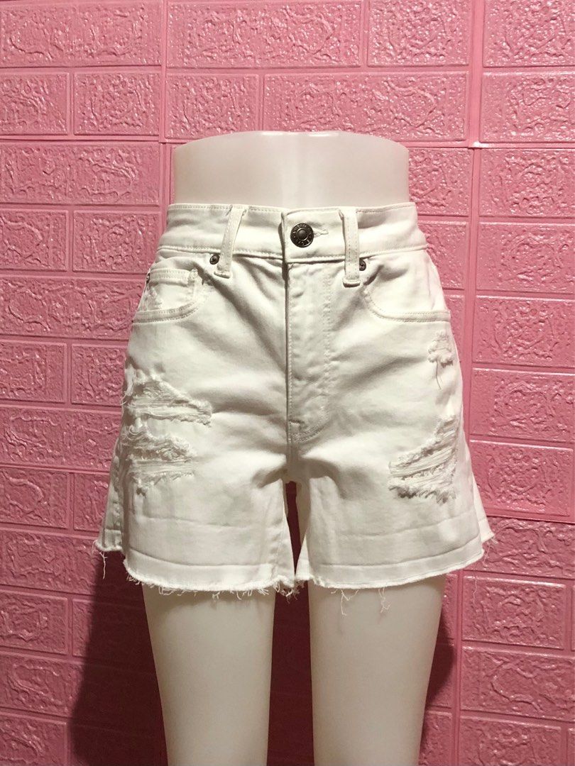 American Eagle Hi-Rise Shortie (Category: Shorts) located in Luna. Submitted by esorale (Listing ID 1412110017, Image 1). Description: White denim shorts from American Eagle. Features a high-rise waist and distressed detailing. Includes a zipper and button closure. ✅ Never been used ✅ Shipping fee will be shouldered by the buyer. ✅ Waistline: 27-28" ✅ MOP: Gcash/Bank transfer ✅ Can ship nationwide via flash express.