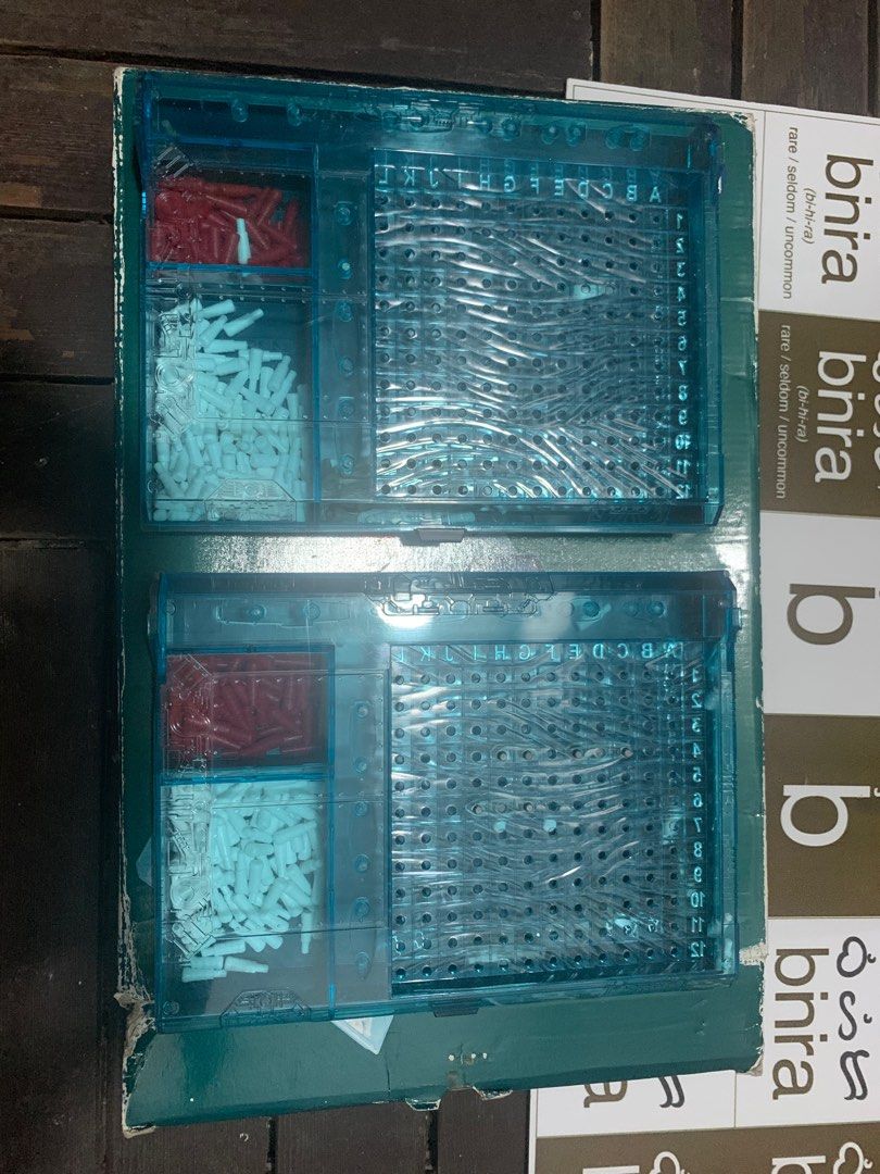 Battleship - Vintage Game (Category: Board Games & Puzzles) located in Carmona. Submitted by bihira (Listing ID 1412090062, Image 2). Description: Battleship - Vintage Game - as is box - complete - sink the ship game / 2 players - air bnb games.