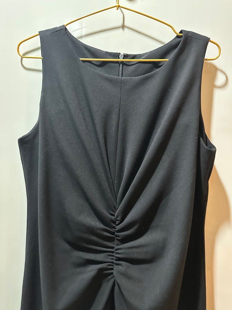 Black Sleeveless Dress (Category: Dresses) located in Paranaque City. Submitted by applemt (Listing ID 1412030862, Image 2). Description: Classic-cut black dress with ruching in the front for that snatched waist! .