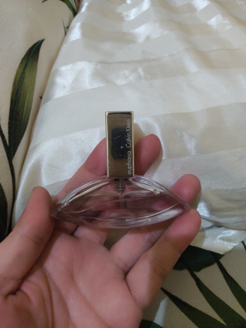 Calvin Klein Euphoria & Estee Lauder Modern Muse (Category: Fragrance & Deodorants) located in Cavite. Submitted by perfectfinds (Listing ID 1412105278, Image 2). Description: - Available: original Miniature perfumes - Brands: Calvin Klein Euphoria and Estee Lauder Modern Muse Le Rouge gift to me by mo kom from USA - don't really like them even if I tried to use them baka masanay. - Euphoria: Clear, teardrop bottle with silver cap - Modern Muse: 