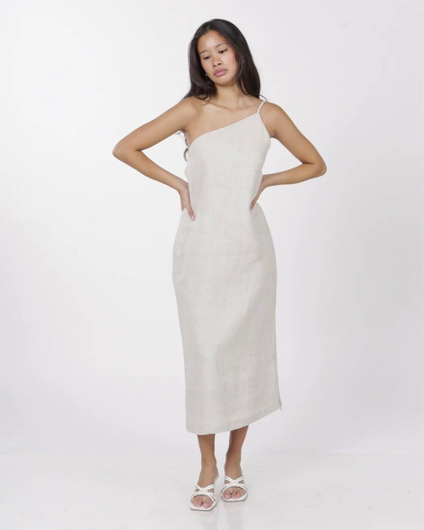 Cariño Stella Midi Dress (Category: Dresses) located in Bacolod City. Submitted by sccoldbrew (Listing ID 1412069816, Image 1). Description: Used twice only. Bought for 3,350 Size: S in tag, can fit medium LP already posted.