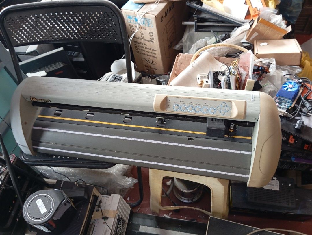 Cutting Plotter (Category: Printers, Scanners & Copiers) located in Kuala Lumpur. Submitted by quekkengke63986 (Listing ID 1412024224, Image 2). Description: - Beige and gray cutting plotter - Control panel included - Memory card slot and USB port - Suitable for various cutting tasks.