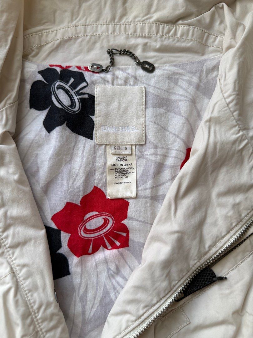 Diesel Jacket (Category: Coats, Jackets and Outerwear) located in Quezon City. Submitted by kween_g (Listing ID 1411966467, Image 3). Description: PreLoved Jacket Diesel Brand Small size .