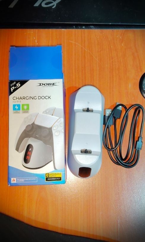 DOBE Charging Dock for PS5 DualSense (Category: Controllers) located in Pasig City. Submitted by gamitatibapa18 (Listing ID 1412055327, Image 1). Description: Compatible with: PS5 DualSense Controllers 🔋 Dual Charging Slot – pwedeng mag-charge ng 2 controllers sabay ⚡ Fast Charging – stable at safe charging 💡 LED Indicator Light – may charging status light 🔌 Complete Set – kasama ang USB cable 📦 Condition: Good as new / Tested working 👉 Plug