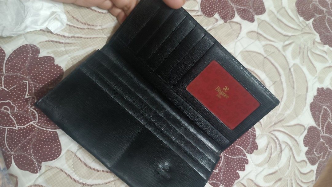 Elegance Paris Black Wallet in good condition (Category: Wallets & Card holders) located in La Trinidad. Submitted by leezhine (Listing ID 1412069960, Image 2). Description: - Brand: Elegance Paris - Color: Black - Features: Multiple card slots, clear ID window, snap closure - Design: Subtle logo detail, contrastng interior lining - Material: Textured, leather material. - Like new condition ( na store lang, unused). Slim type wallet..