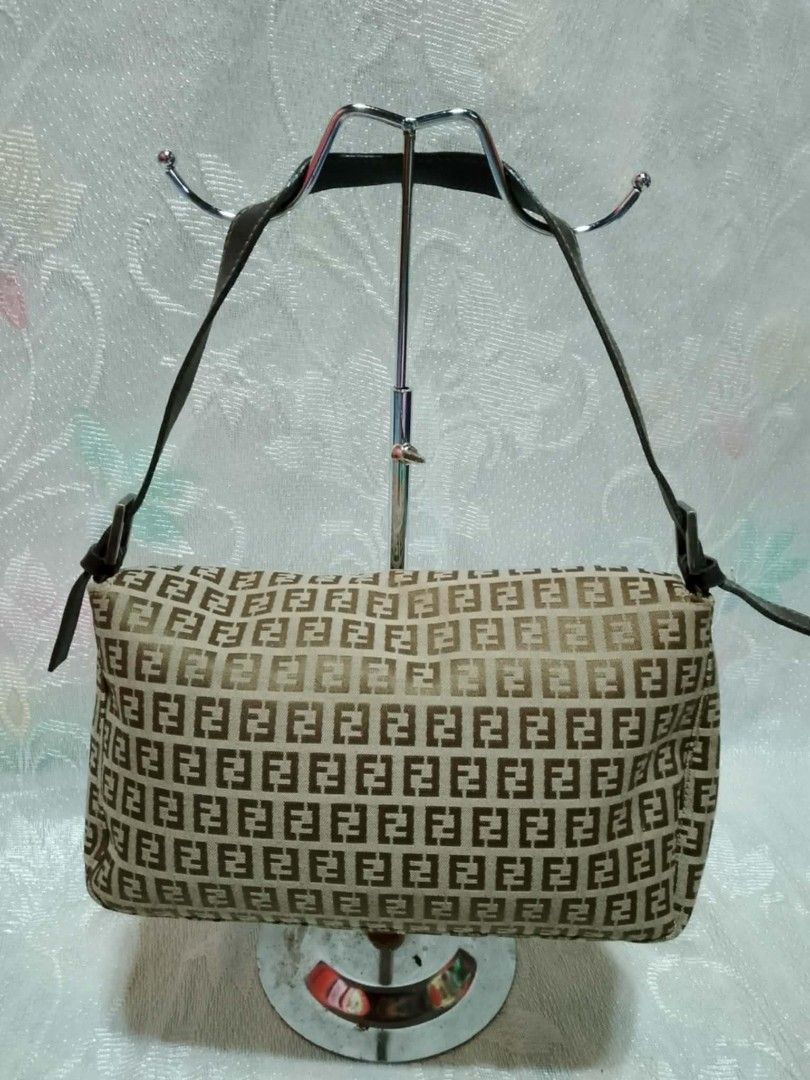 Fendi Mamma Baguette (Category: Luxury Bags & Wallets) located in Tuguegarao City. Submitted by starzeke (Listing ID 1412129341, Image 3). Description: Pakibasa po‼️ ❤️Dear Buyers💚 Hindi ako makareply sa inyo, nakalimit kasi message sa carousel, nababasa ko lang cia. hanapin nio na lang po sa fb parehong pangalan po nakalagay sa profile pics. Pm nio ako dun and your Tawad☺️ or Chat me in watsapp 🎀- Starzeke Thriftshop and Japan Anikz.