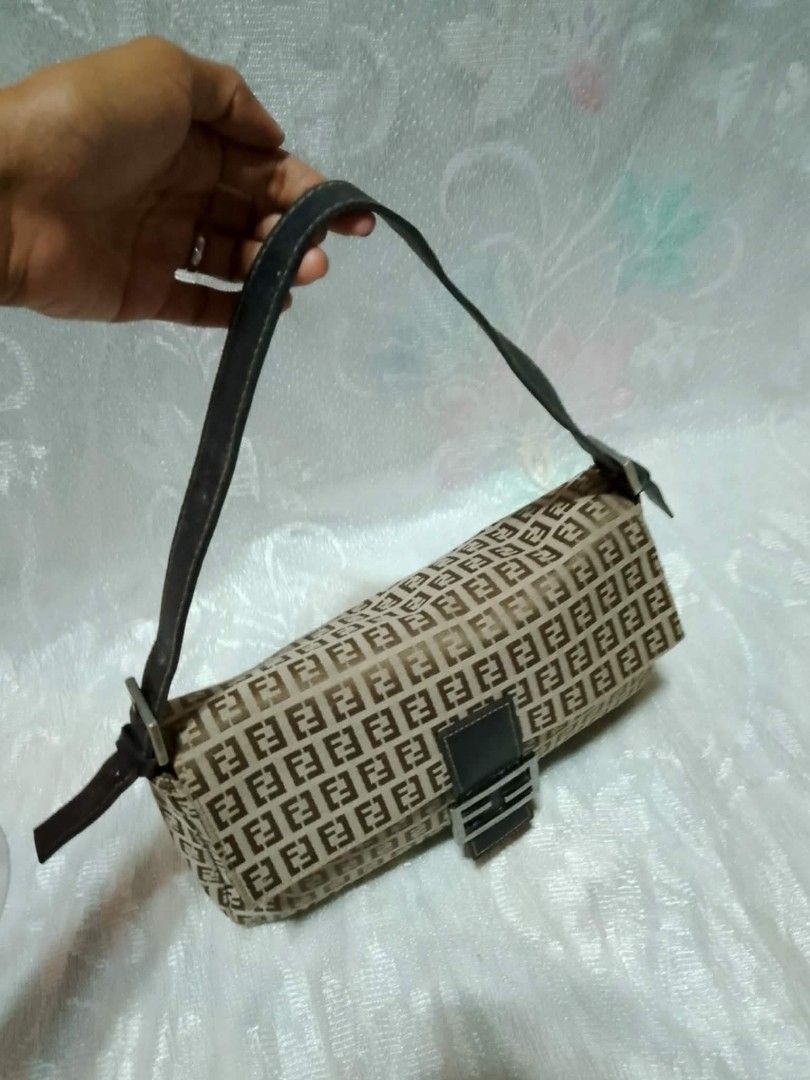Fendi Mamma Baguette (Category: Luxury Bags & Wallets) located in Tuguegarao City. Submitted by starzeke (Listing ID 1412129341, Image 2). Description: Pakibasa po‼️ ❤️Dear Buyers💚 Hindi ako makareply sa inyo, nakalimit kasi message sa carousel, nababasa ko lang cia. hanapin nio na lang po sa fb parehong pangalan po nakalagay sa profile pics. Pm nio ako dun and your Tawad☺️ or Chat me in watsapp 🎀- Starzeke Thriftshop and Japan Anikz.