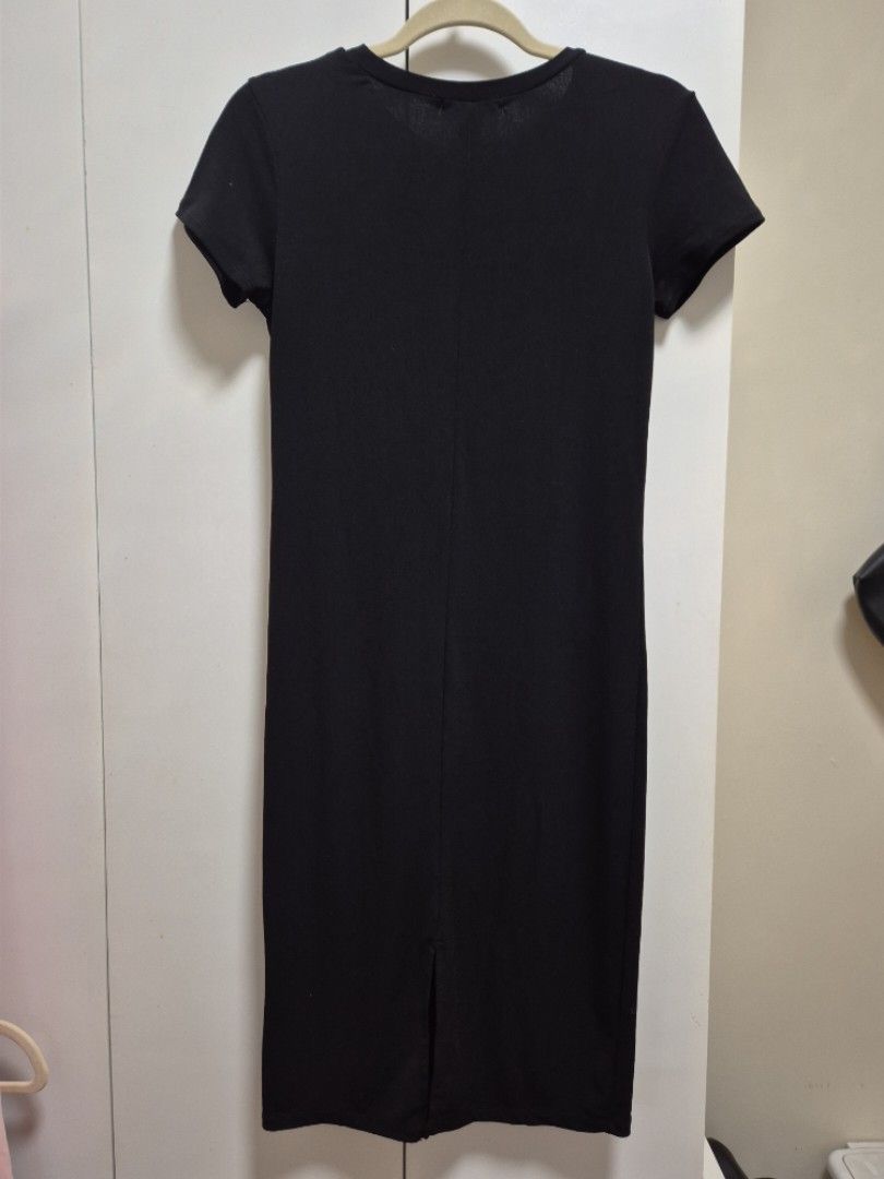 Forever 21 black fitted midi dress (Category: Dresses) located in Antipolo. Submitted by declutteringkingking (Listing ID 1412009962, Image 3). Description: .