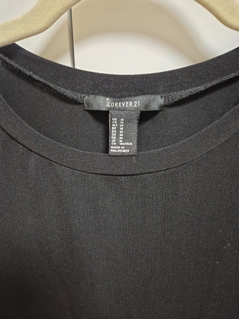 Forever 21 black fitted midi dress (Category: Dresses) located in Antipolo. Submitted by declutteringkingking (Listing ID 1412009962, Image 2). Description: .