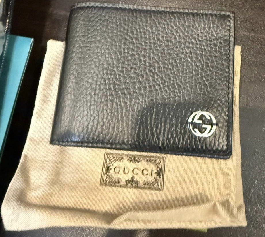 Gucci Black Bifold Short Waller with Blue Interior (Category: Luxury Bags & Wallets) located in Paranaque City. Submitted by ladybug18 (Listing ID 1412053930, Image 2). Description: -gifted Gucci wallet - Black leather exterior with Gucci logo - Includes box, dust bag, and cards - Blue leather interior Pick up : BF Homes paranaque.