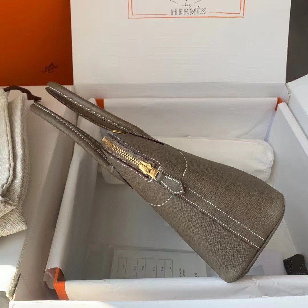 Hermes Bolide 27 Epsome Leather Etoup (Category: Luxury Bags & Wallets) located in Pasig City. Submitted by wmsbags_2 (Listing ID 1412071961, Image 2). Description: Available VIP HANDMADE ✅Perfect workmanship ✅Fully hand stitched ✅Fine stamp & Code ✅100% Hardware materials structured ✅Real Leather ✅We do deliver (any) ✅ or meet up ( metro manila area) ✅We shipp all nationwide ✅Complete Inclusion MODE OF PAYMENT 📌CREDIT CARD & Cash accepted 📌Gca