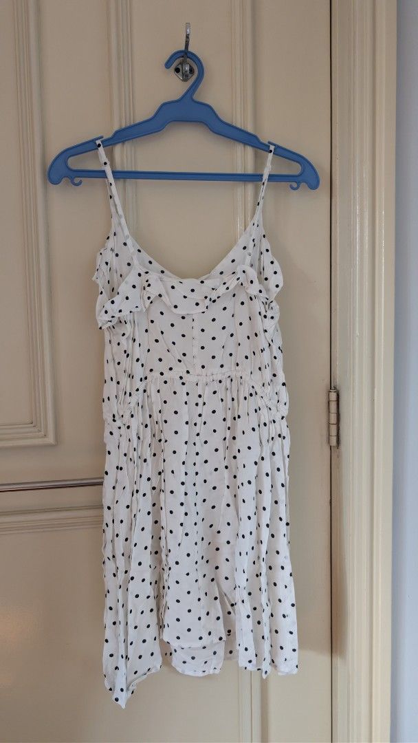 H&M Divided White Polka Dot Mini Dress (Category: Dresses) located in Las Pinas. Submitted by decluttering.taurus (Listing ID 1412086556, Image 3). Description: LAST PRICE POSTED! Brand: H&M Divided Size: EUR 38 / US 8 Color: White with black polka dots Spaghetti straps Ruffle detail at neckline Elastic waist Flowy mini length Lightweight fabric Gently used, in good condition (see photos) Model for reference only 📦 RFS: Decluttering 💳 Payment: 
