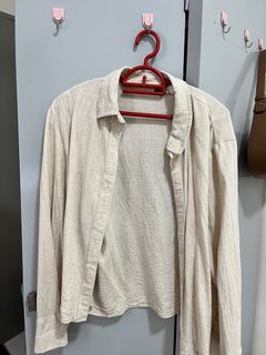 (Category: ) located in . Submitted by pwincesswardrobe (Listing ID 1412004572, Image 1). Description: .