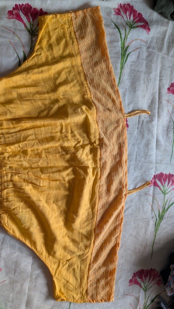 H&M Yellow Eyelet Linen blend Cold Shoulder Top (Category: Blouses) located in Las Pinas. Submitted by decluttering.taurus (Listing ID 1412088223, Image 3). Description: LAST PRICE POSTED! Color: Yellow / mustard Off-shoulder style with thin straps Eyelet lace detail on top panel Smocked elastic waist Lightweight, breathable, linen-like fabric Flowy fit Gently used, in good condition (see photos) 📦 RFS: Decluttering 💳 Payment: GCash / Bank tran