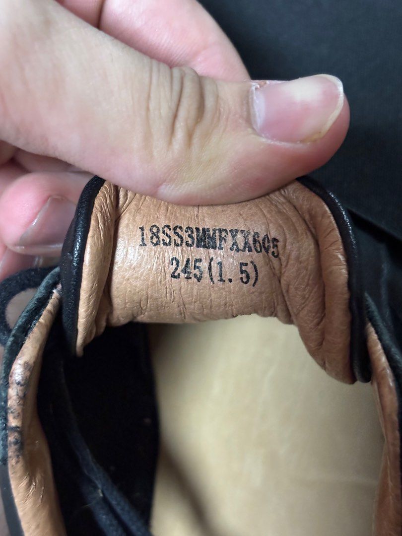 Initial Genuine Leather Shoes (Category: Flats & Sandals) located in Taguig. Submitted by johns_stuff (Listing ID 1412095648, Image 2). Description: Unsure about size but looks like it’s for women All context is in the provided photos Brand is located in Hong Kong .