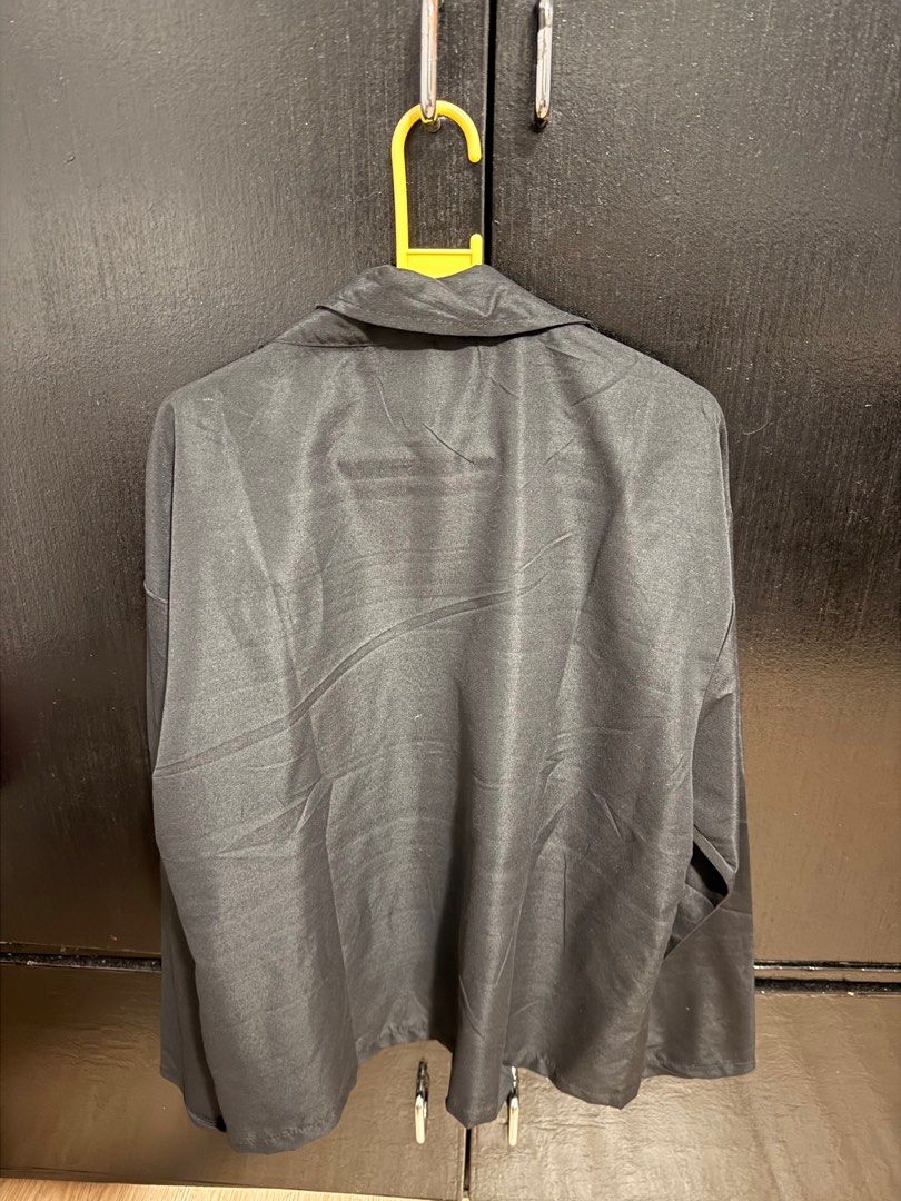 INSPI Black Jacket XL (Category: Coats, Jackets and Outerwear) located in Paranaque City. Submitted by jayvee7 (Listing ID 1412076409, Image 2). Description: - INSPI black jacket - Size: XL - Features: - Full zipper closure - Collared neckline - Long sleeves - Material: Smooth, possibly synthetic fabric - Design: Classic and simple - Ideal for casual wear.