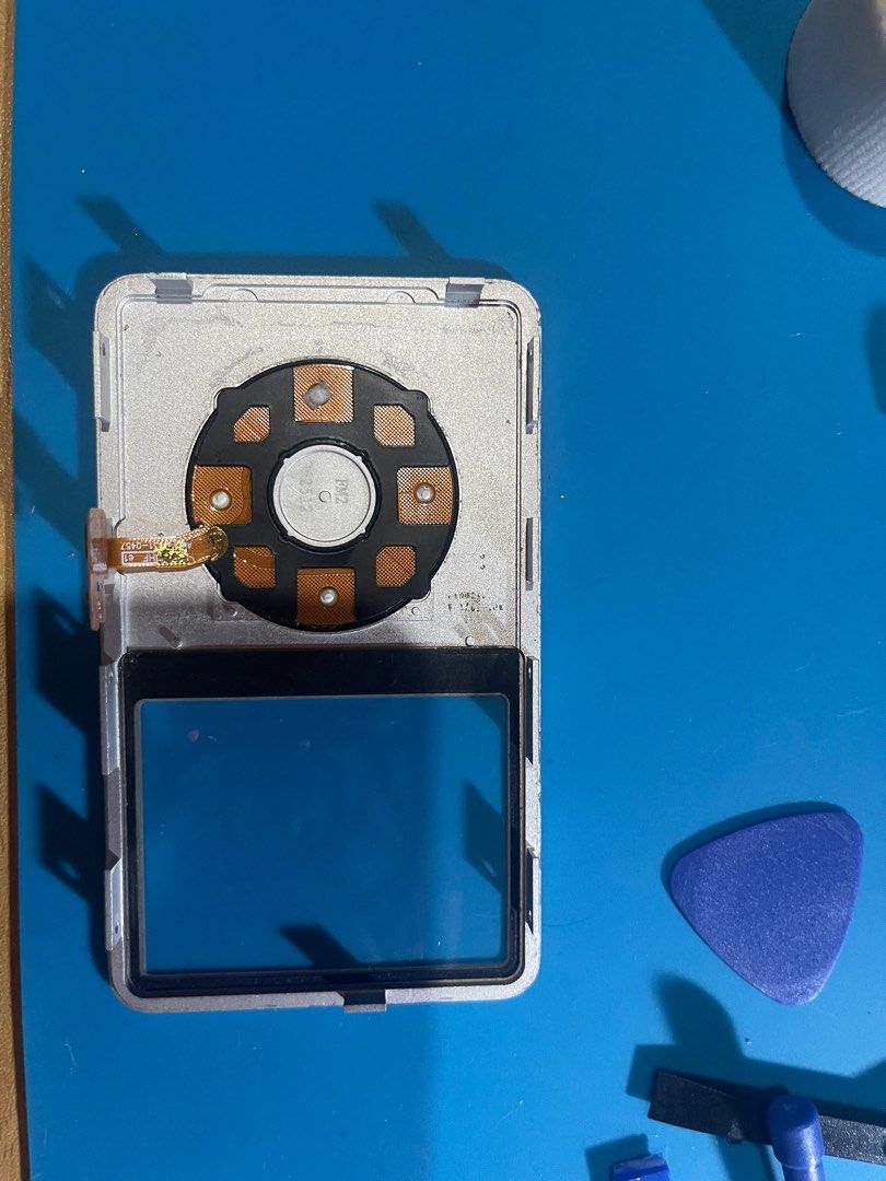 iPod 6/7th Generation Faceplate (Category: Portable Music Players) located in Cebu City. Submitted by zuchi (Listing ID 1412135688, Image 1). Description: With black click wheel with slight scratches .