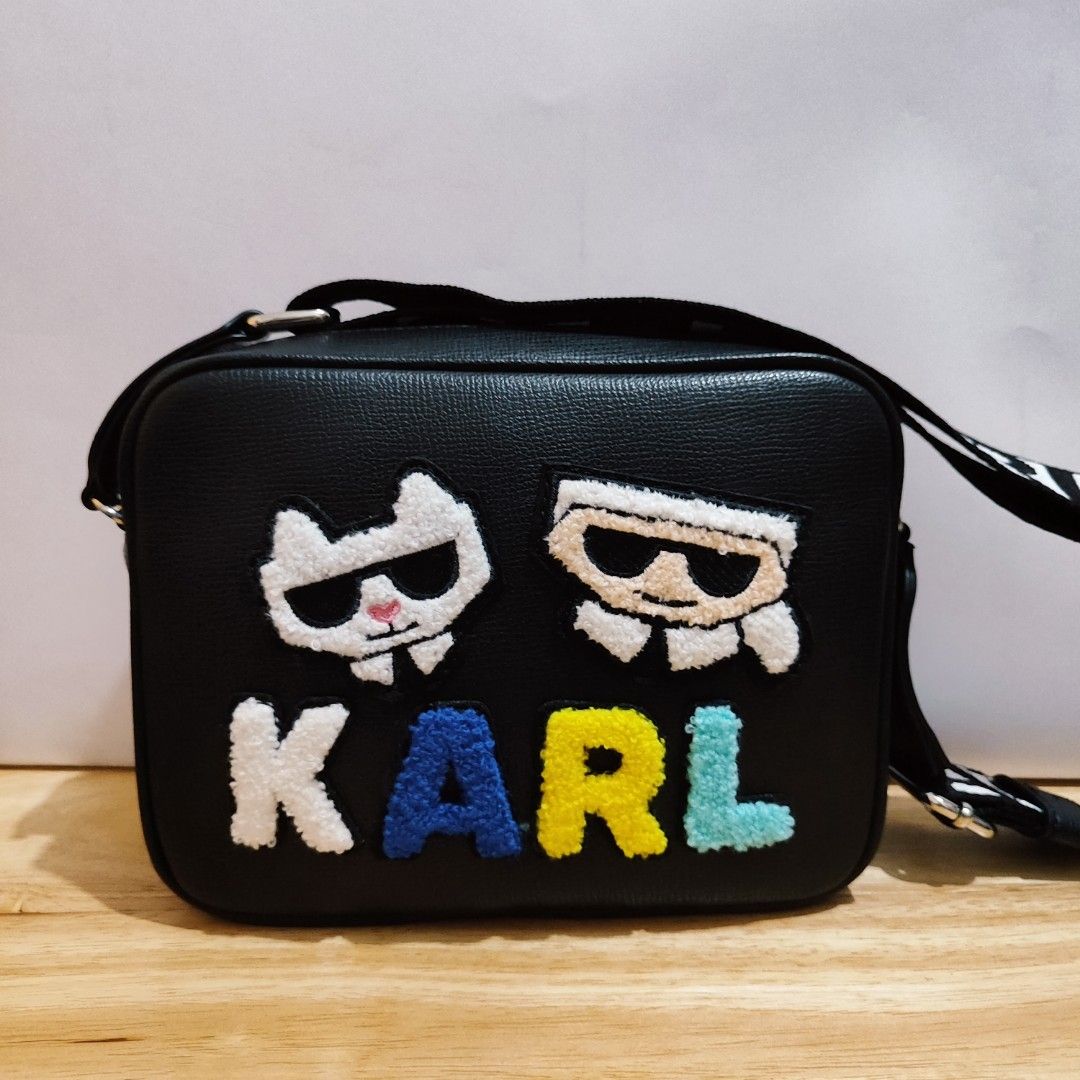 Karl Lagerfeld Crossbody Bag (Category: Cross-body Bags) located in Marikina City. Submitted by dresserhackph (Listing ID 1412049975, Image 1). Description: CLOSING SALE 🥰 TAKE IT OR LEAVE IT ❤️ first to pay gets the item - Karl Lagerfeld crossbody bag - Features Karl and cat logo - Adjustable black strap - Secure zipper closure - Rectangular shape - Made of smooth, black material.