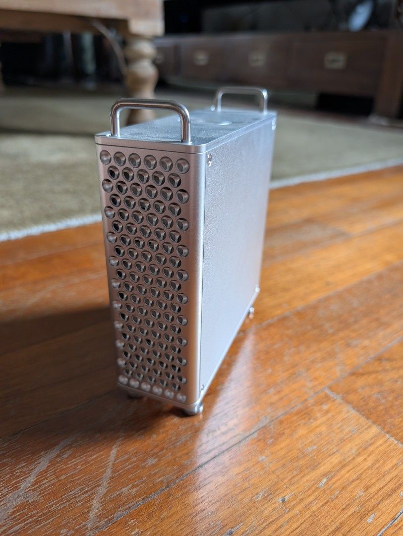 Mac Mini M4 (Category: Desktops) located in Singapore. Submitted by fishfries1394883 (Listing ID 1412011069, Image 1). Description: Like new condition M4/16/256 Warranty until June 2026 Comes with full box and mac pro casing.
