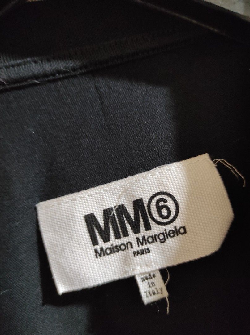 Maison Margiela croptop (Category: Luxury Apparel) located in Manila. Submitted by luxxxxxxxx.x (Listing ID 1412009550, Image 3). Description: excellent condition what you see is what you get size 1.