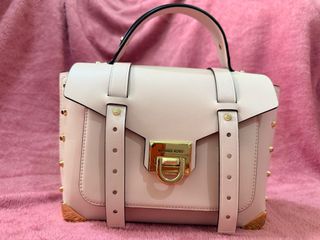 (Category: ) located in . Submitted by catch.your.style (Listing ID 1411974672, Image 1). Description: .