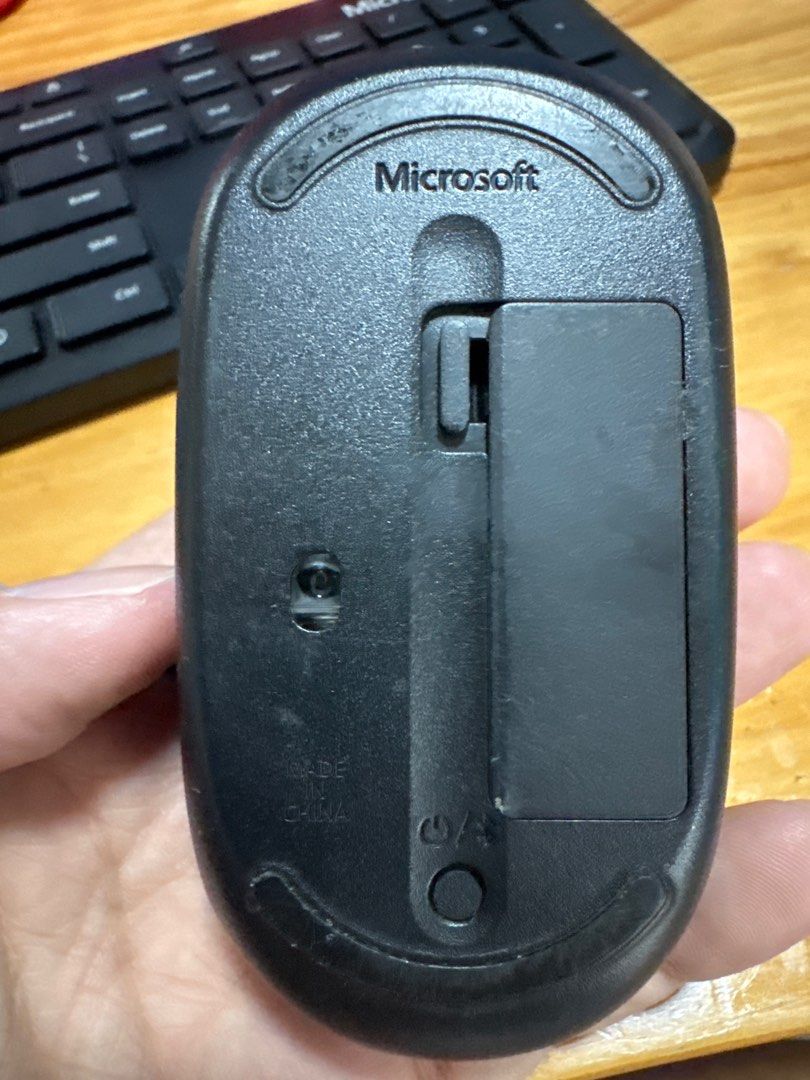 Microsoft Wireless Mouse (Category: Mouse & Mousepads) located in Singapore. Submitted by neverrunalone (Listing ID 1411989705, Image 2). Description: - Microsoft wireless mouse - In good working condition - Tested and functional - Requires batteries - Suitable for everyday tasks https://www.microsoft.com/en-us/d/microsoft-bluetooth-desktop-for-business/8mhwlx32991h?activetab=pivot:overviewtab.