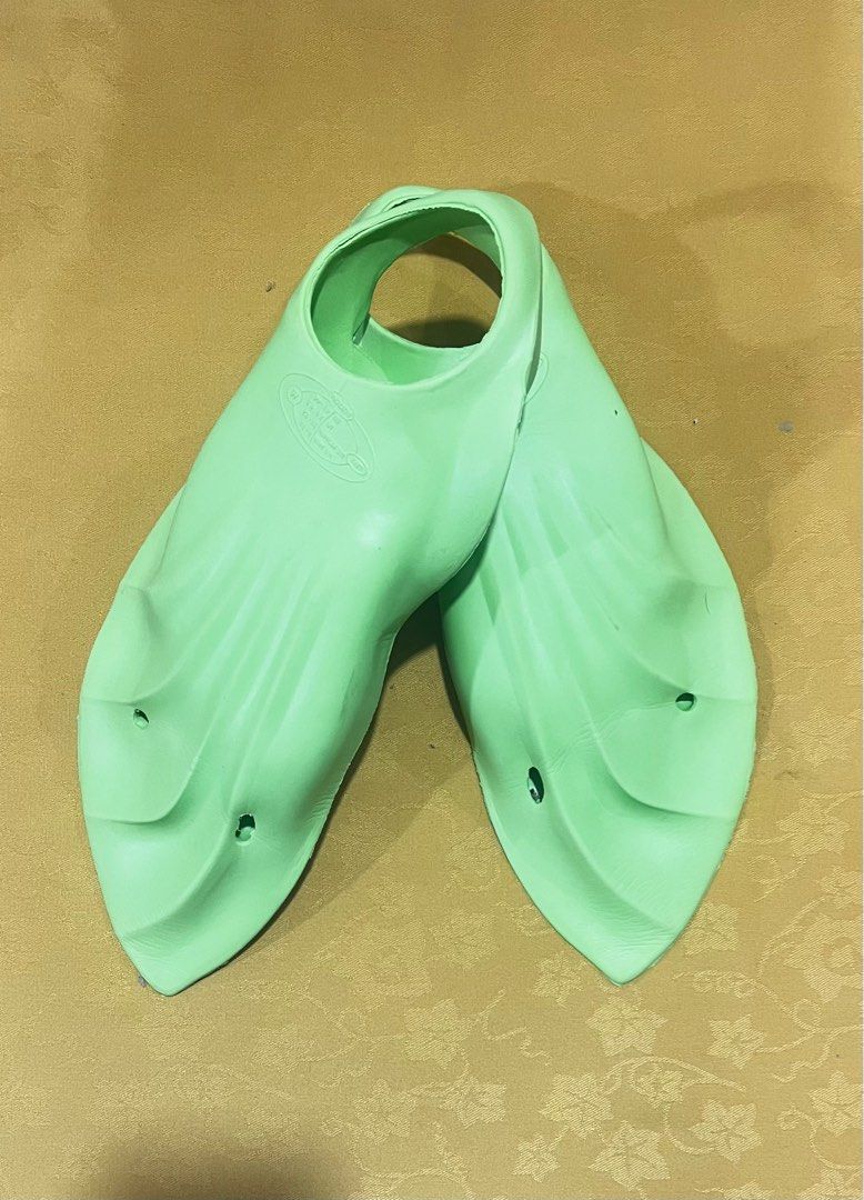 MP Michael Phelps Alpha-Pro Elite Training Fins (Category: Other Sports Equipment and Supplies) located in Tabaco. Submitted by edmarbron (Listing ID 1412071429, Image 2). Description: Level up your swim training with these Alpha-Pro Elite Training Fins by Michael Phelps—designed for power, speed, and proper kick technique. Condition: • ✅ Unused / Not worn (selling due to wrong size) • ✅ Fins are in excellent condition • ⚠️ Box has a tear (cosmet