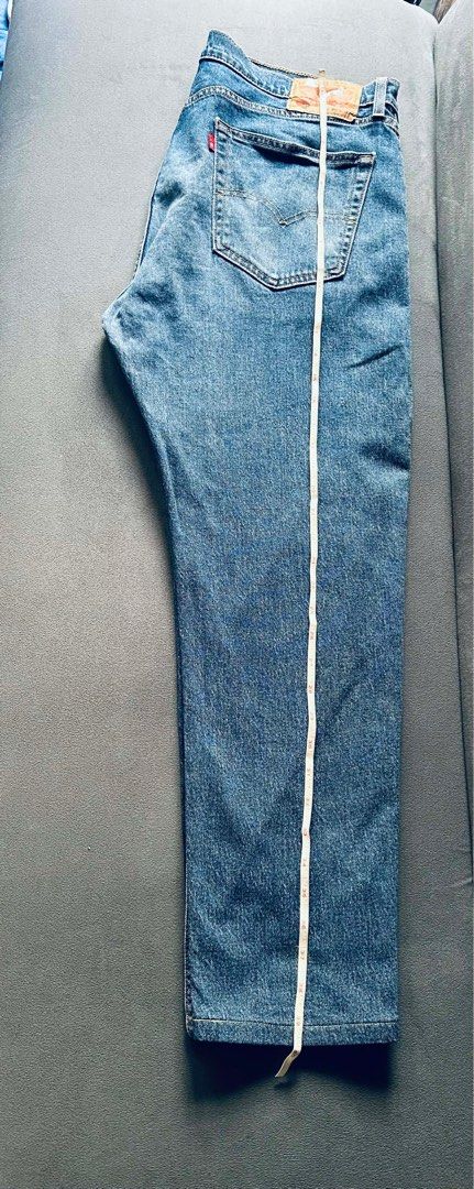 Pre loved Levi's 505 Men's Jeans (Category: Jeans) located in Mandaluyong City. Submitted by Laurice (Listing ID 1411987089, Image 2). Description: - Levi's 505 men's jeans - Classic blue wash - Waist: 36 inches - Length: 39.8 inches - Five-pocket design - Levi's logo patch - Waterless technology Meet up: 📍sm caloocan 📍kai mall 📍watsons nodado hospital.