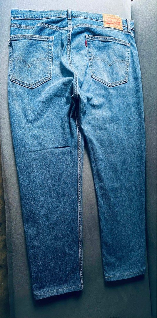 Pre loved Levi's 505 Men's Jeans (Category: Jeans) located in Mandaluyong City. Submitted by Laurice (Listing ID 1411987089, Image 3). Description: - Levi's 505 men's jeans - Classic blue wash - Waist: 36 inches - Length: 39.8 inches - Five-pocket design - Levi's logo patch - Waterless technology Meet up: 📍sm caloocan 📍kai mall 📍watsons nodado hospital.