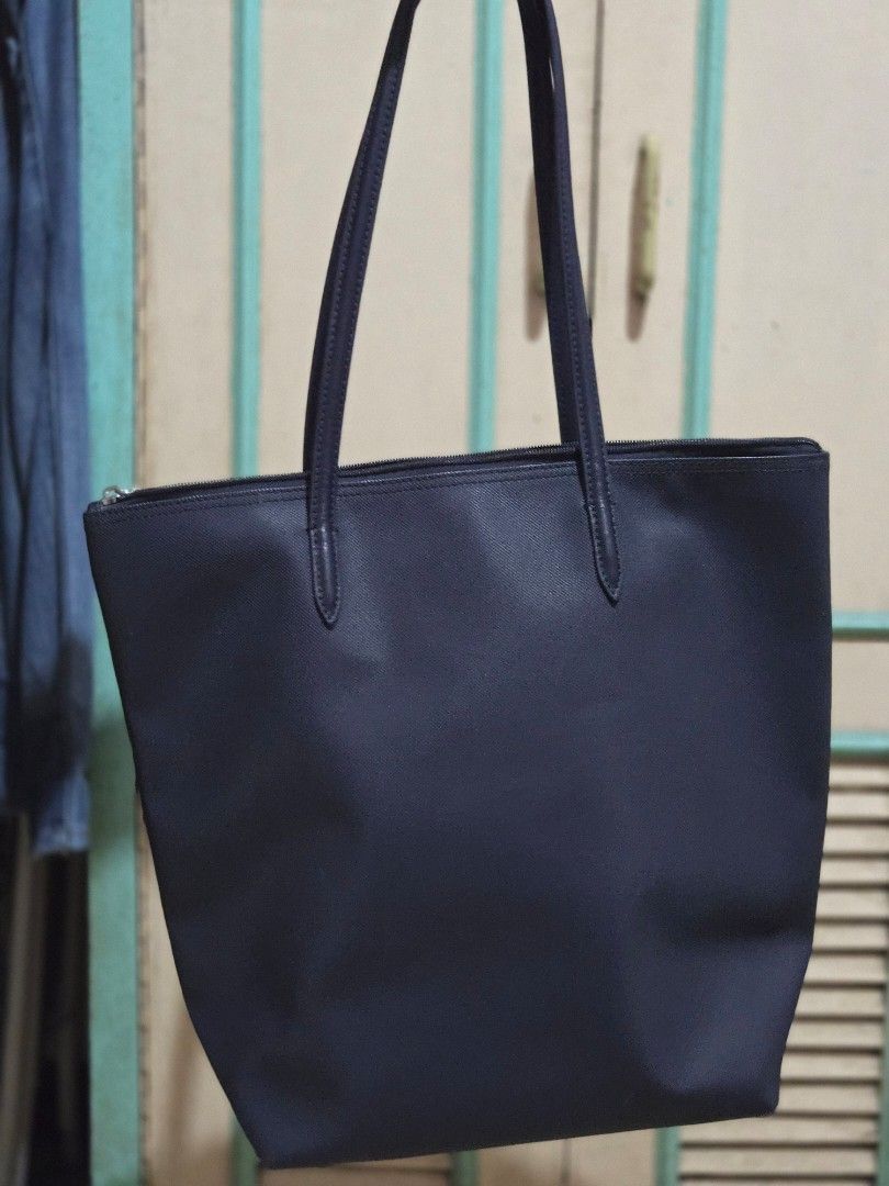 Preloved lacoste tote (Category: Shoulder Bags) located in Cainta. Submitted by nessft (Listing ID 1411986699, Image 2). Description: original. rarely used. see pix to appreciate.