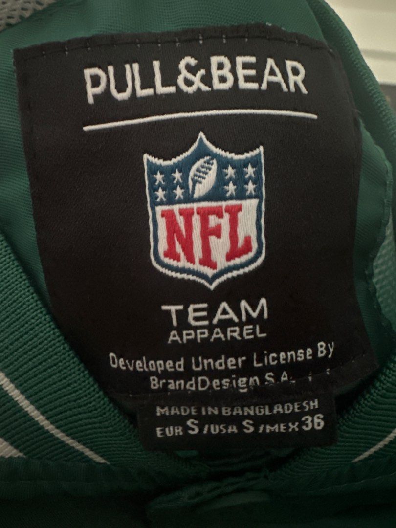 pull&bear nfl jacket (Category: Coats, Jackets and Outerwear) located in Singapore. Submitted by adws_ (Listing ID 1412050171, Image 2). Description: - Pull&Bear NFL jacket - Green color - Features the NY Jets logo .