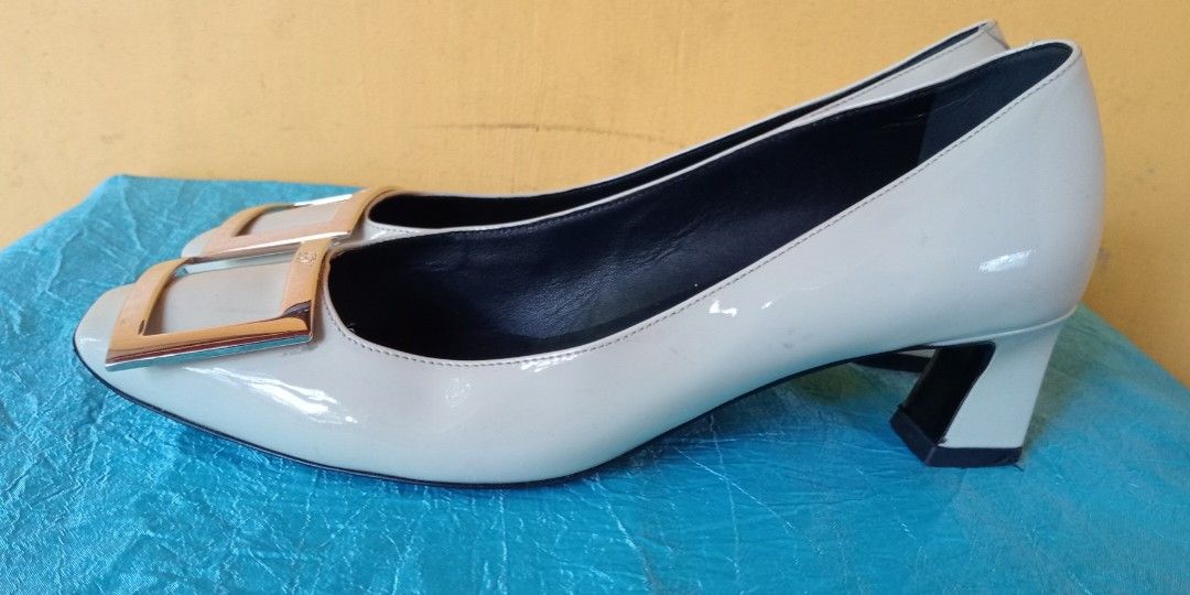 Roger vivier (Category: Sneakers & Footwear) located in Cebu City. Submitted by 19baldo73 (Listing ID 1412016822, Image 2). Description: Roger vivier size 36 as new condition no issue.