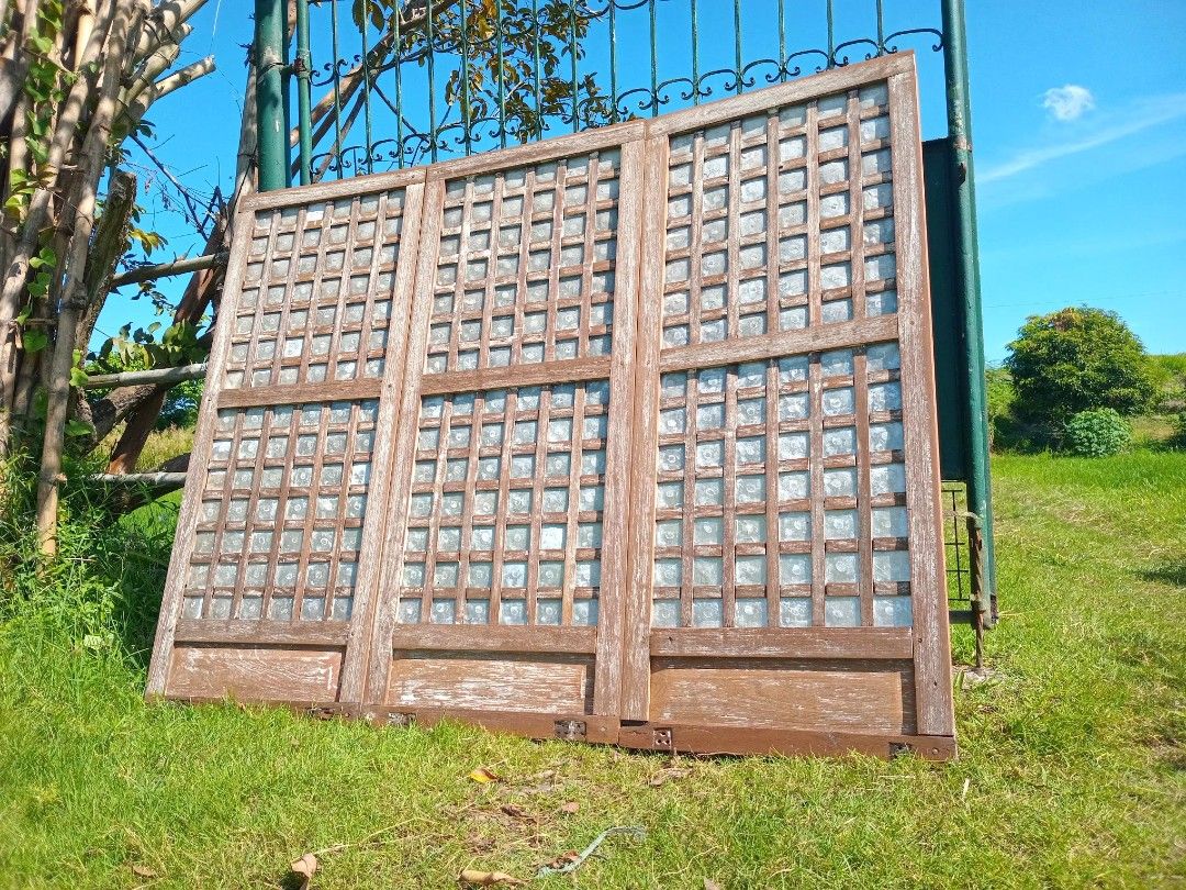Rustic Old Century Yakal Capiz Windows (Category: Wall Decor) located in San Fernando. Submitted by josephtanjuaquio (Listing ID 1411979063, Image 3). Description: Rustic Old Century Yakal Capiz Windows Size: 3 panels 23in x 54.5in 11 panels 22in x 57.5in Total of 14 panels available All exellent condition Intact frames Perfect for wall accent DM/PM for interested📩 God Blessed Y'all 🙌 🙏.