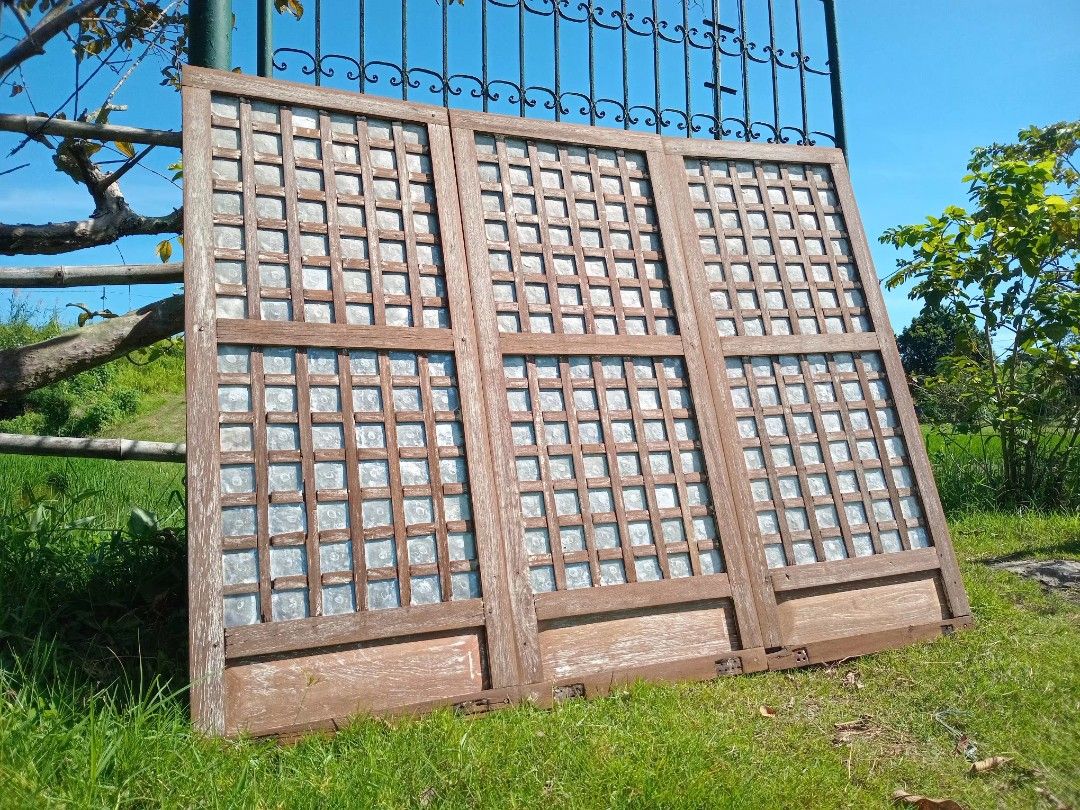 Rustic Old Century Yakal Capiz Windows (Category: Wall Decor) located in San Fernando. Submitted by josephtanjuaquio (Listing ID 1411979063, Image 2). Description: Rustic Old Century Yakal Capiz Windows Size: 3 panels 23in x 54.5in 11 panels 22in x 57.5in Total of 14 panels available All exellent condition Intact frames Perfect for wall accent DM/PM for interested📩 God Blessed Y'all 🙌 🙏.