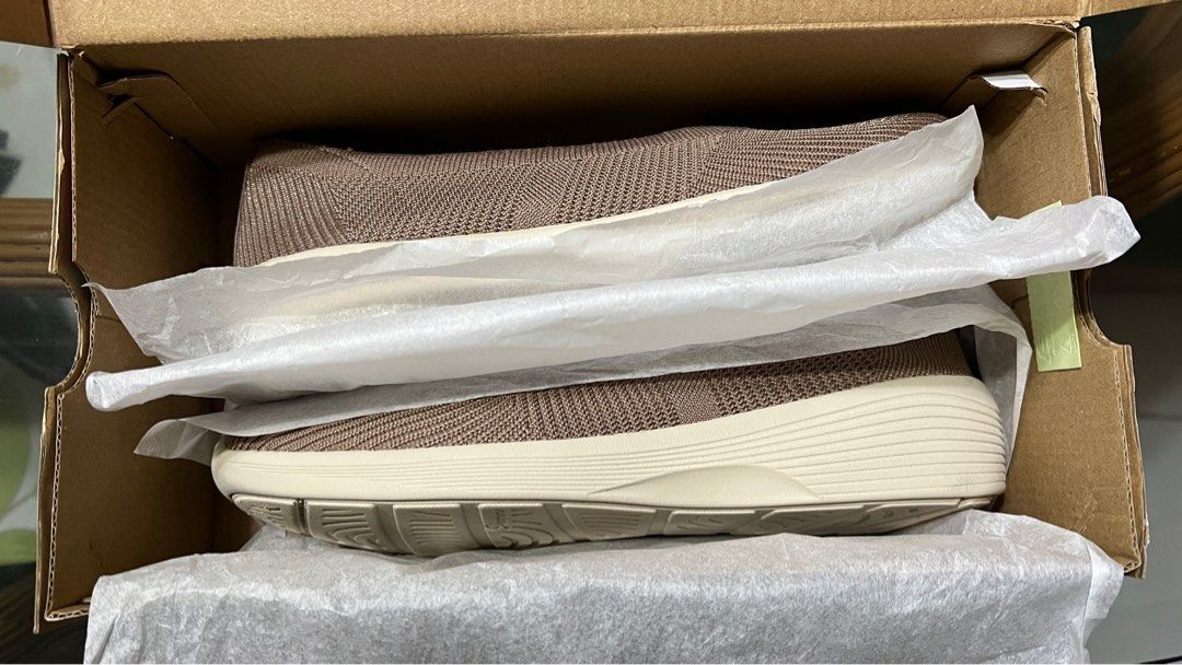 Skechers for Women (Category: Slippers and slides) located in Antipolo. Submitted by eppcom (Listing ID 1411966748, Image 3). Description: Brand New Size 9 Never been used RFS: wrong size Fix Price at 2k.