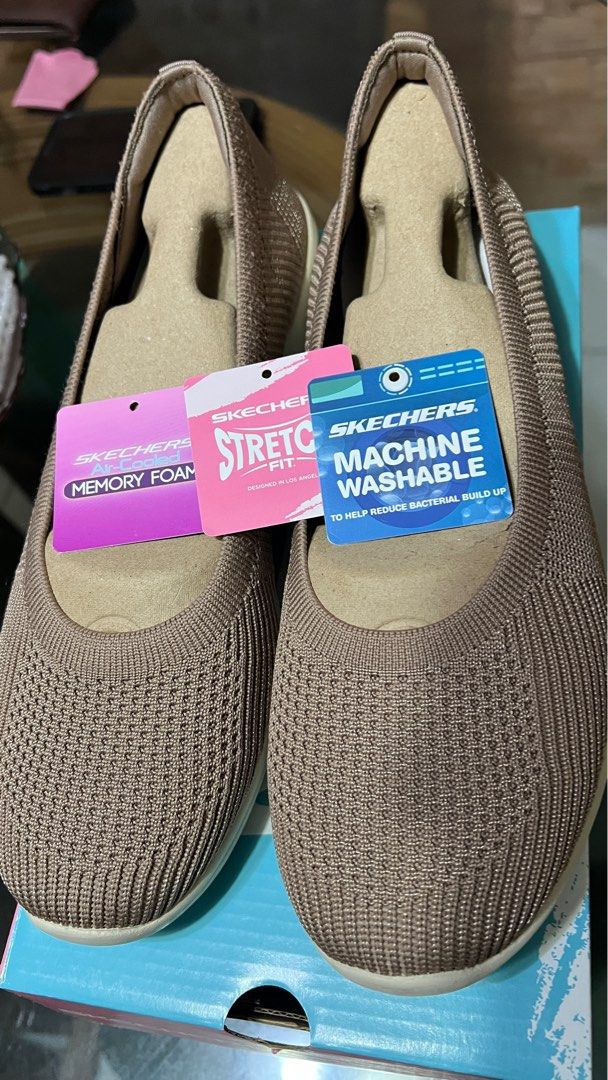 Skechers for Women (Category: Slippers and slides) located in Antipolo. Submitted by eppcom (Listing ID 1411966748, Image 1). Description: Brand New Size 9 Never been used RFS: wrong size Fix Price at 2k.