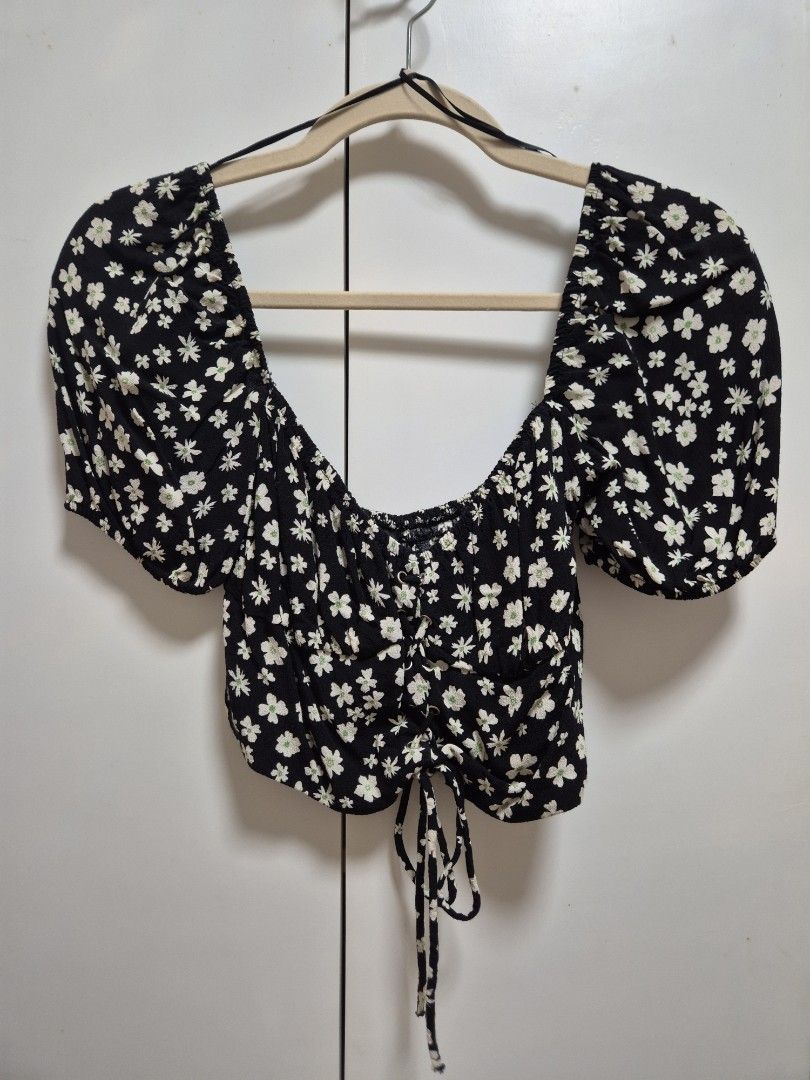 Stradivarius Floral puff sleeve blouse (Category: Sleeveless) located in Antipolo. Submitted by declutteringkingking (Listing ID 1412012389, Image 1). Description: - Stradivarius top - Size: S - Color: Black with white floral pattern - Design: Gathered detailing and adjustable ties - Made in Morocco.