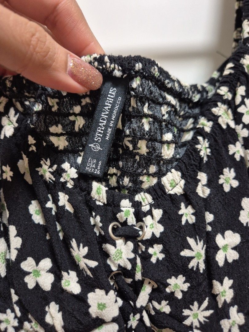 Stradivarius Floral puff sleeve blouse (Category: Sleeveless) located in Antipolo. Submitted by declutteringkingking (Listing ID 1412012389, Image 2). Description: - Stradivarius top - Size: S - Color: Black with white floral pattern - Design: Gathered detailing and adjustable ties - Made in Morocco.