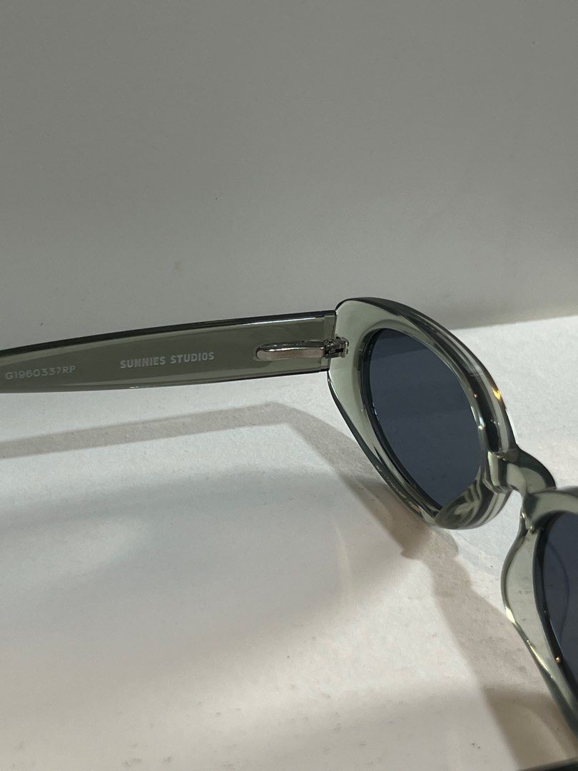 Sunnies Studios Devon Peppermint Dusk Sunglasses (Category: Sunglasses & Eyewear) located in Manila. Submitted by randomcollectives (Listing ID 1412084071, Image 2). Description: Sunnies Studios Devon sunglasses Color: Peppermint Dusk Pouch or microfiber cloth not included. Original price is around ₱1,400 online/ in-store MOP: GCASH, BDO, BPI Delivery via Grab / Lalamove ONLY (to be shouldered by customer) NO MEETUPS. NO LOW BALLERS..