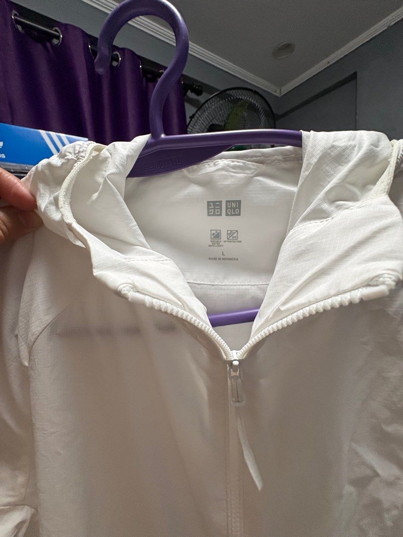 Uniqlo UV Jacket White L (Category: Coats, Jackets and Outerwear) located in Mandaluyong City. Submitted by macopa_10 (Listing ID 1412135818, Image 1). Description: FOR SALE UNIQLO POCKET JACKET UV (Women’s Size) 📍Mandaluyong Payment via GoTyme, GCash.