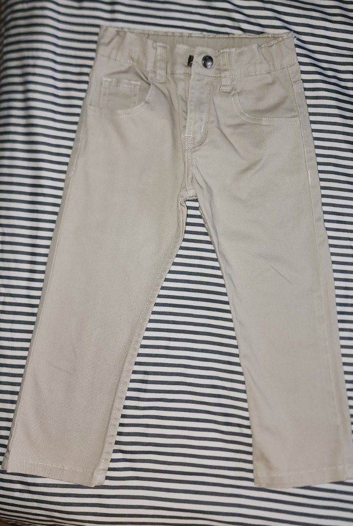 U.S. Polo Assn. Khaki Pants 2T (Category: Babies & Kids Fashion) located in Imus. Submitted by sashafame (Listing ID 1412078563, Image 1). Description: - U.S. Polo Assn. Khaki Pants - Size: 2T - Features: Button closure, two front pockets - Design: Classic - Material: Durable - Perfect for everyday wear.