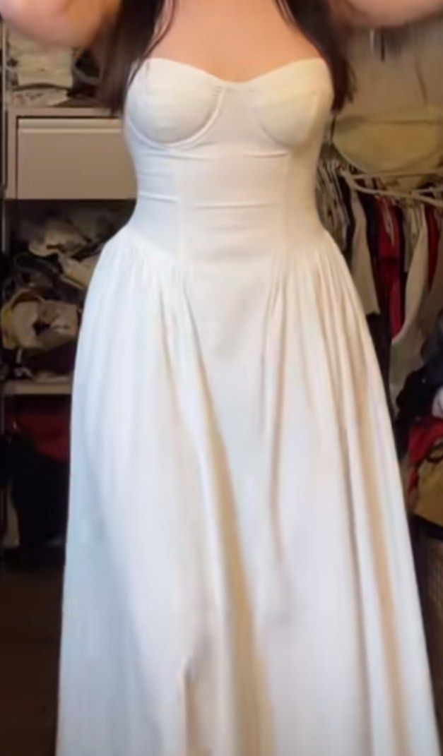 White Corset Flowy Dress (Category: Dresses) located in Bacoor. Submitted by officialchadaph (Listing ID 1412064411, Image 1). Description: - USED ONCE - White midi dress - Corset-style bodice - Sweetheart neckline - Spaghetti straps - Lightweight fabric - Ideal for summer or special occasions.
