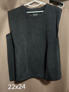 (Category: ) located in . Submitted by aemcloset (Listing ID 1412085049, Image 1). Description: .