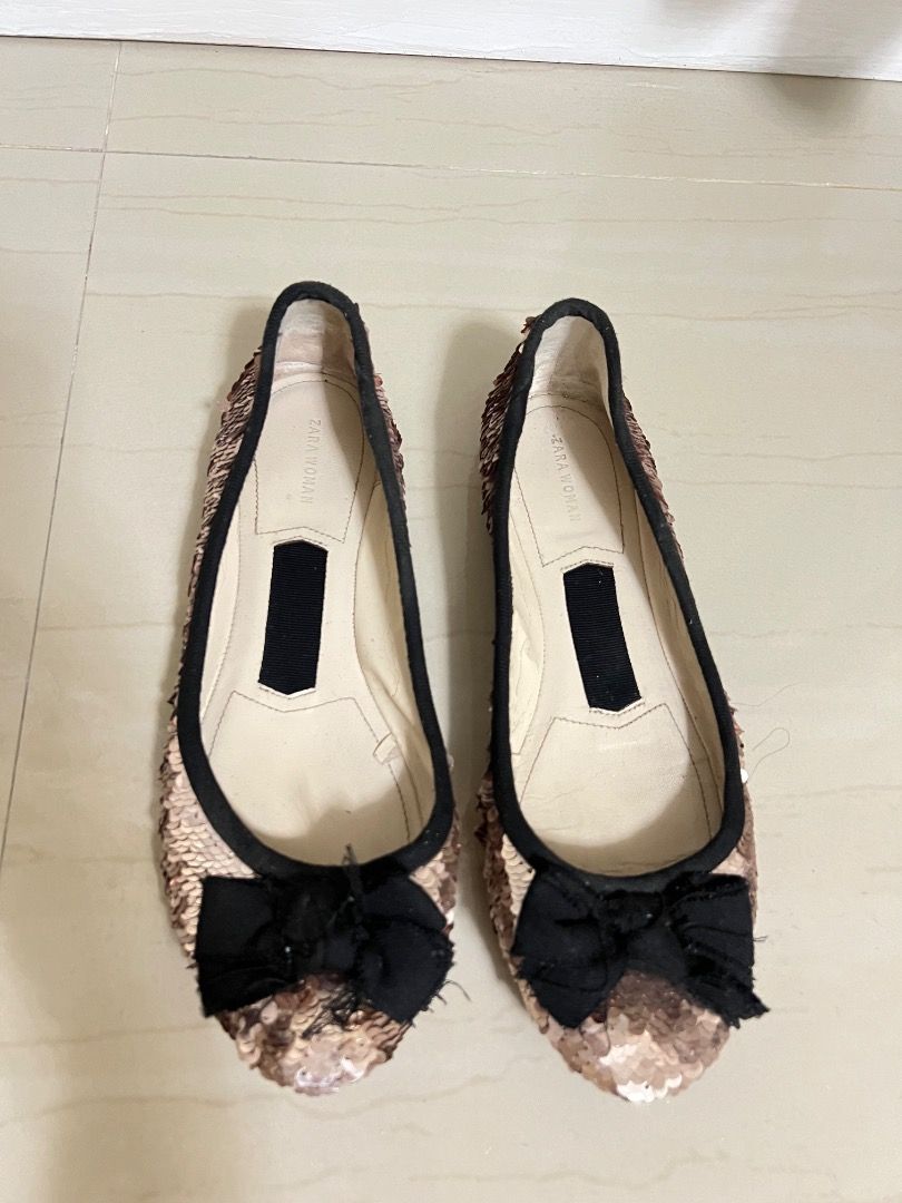 ZARA flats (Category: Flats & Sandals) located in Manila. Submitted by cluttercrushers (Listing ID 1411986188, Image 1). Description: - Zara sequined ballet flats in a rose gold color with a black bow - Mettalic commuter flats - Good condition .