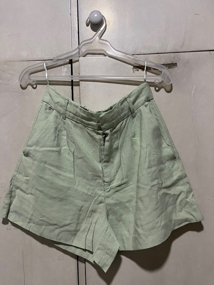 Zara Green Shorts - Size M (Category: Shorts) located in Quezon City. Submitted by lespyjamas (Listing ID 1411992925, Image 1). Description: - Zara green shorts - High-waisted with pleats - Size: M - Zipper and button closure - Made in Turkey - Perfect for a casual and chic style.
