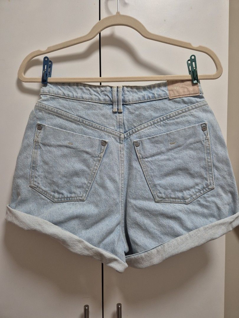 Zara Light Wash Denim Shorts (Category: Shorts) located in Antipolo. Submitted by declutteringkingking (Listing ID 1412022220, Image 3). Description: - Zara light blue denim shorts - Button closure - Front and back pockets - Rolled hem - Size tag visible - Perfect for casual wear.