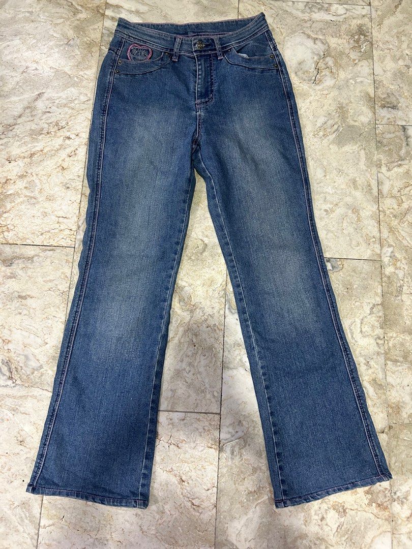 2000s vintage mid waist bootcut jeans (Category: Jeans) located in Manila. Submitted by lostandfoundbyk (Listing ID 1412306092, Image 2). Description: 💌 e jazz jeans — 2000s vintage bootcut, mid waist jeans w/ pink details 🧺 ready to wear 🪡 no defects! 🧷 waist: 26” length: 38” ✨ 2000s vintage mid waist boot cut jeans, flare jeans, rory gilmore, y2k 📬 mop: gcash 📦 mod: lalamove / gogoxpress (buyer shoulders shipping fee) price is negotiable 