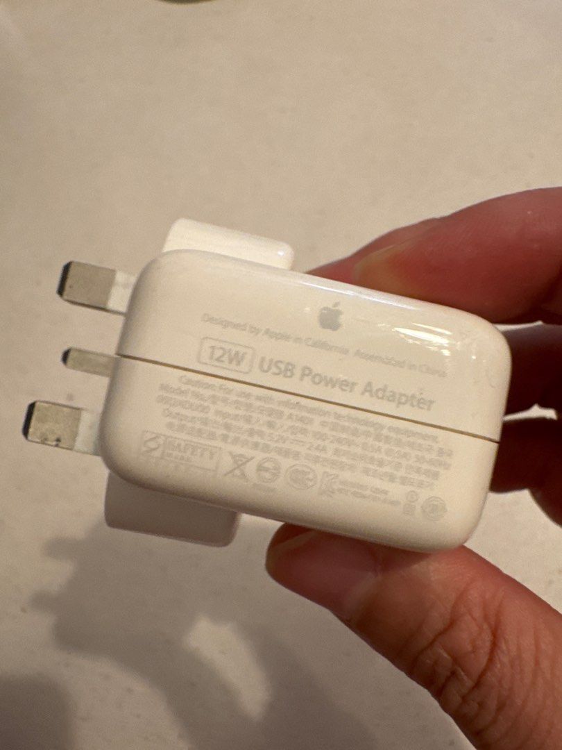 2 genuine Apple chargers406048329182760961