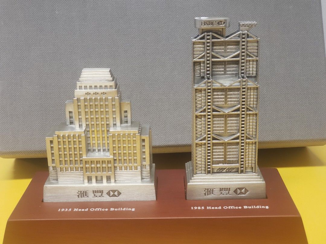 滙豐銀行新舊總行大廈錫蠟紙鎮擺設連紅木座及原裝錦盒, 興趣及遊戲, 收藏品及紀念品, 古董收藏- Carousell