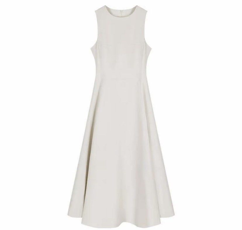 Apricot dress (Category: Dresses) located in Iloilo. Submitted by declutterbykid (Listing ID 1412213304, Image 1). Description: Iloilo City Medium.